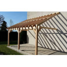 Carport en bois douglas avec toit incliné, accolé à une structure, fabriqué en France